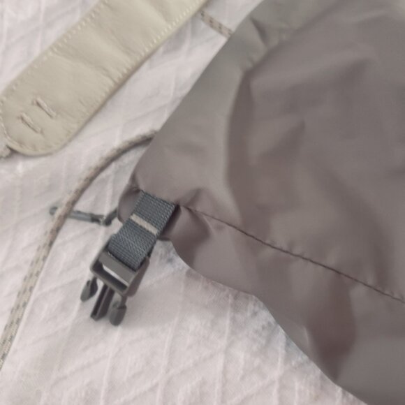 Lululemon Deadstock Roll-Top 3L Crossbody Unisex Bag - Picture 12 of 16